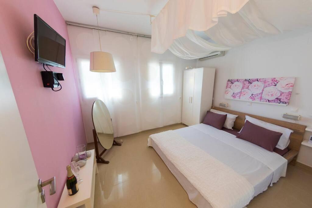 Uno Beachfront Suite 里瓦的亚 外观 照片